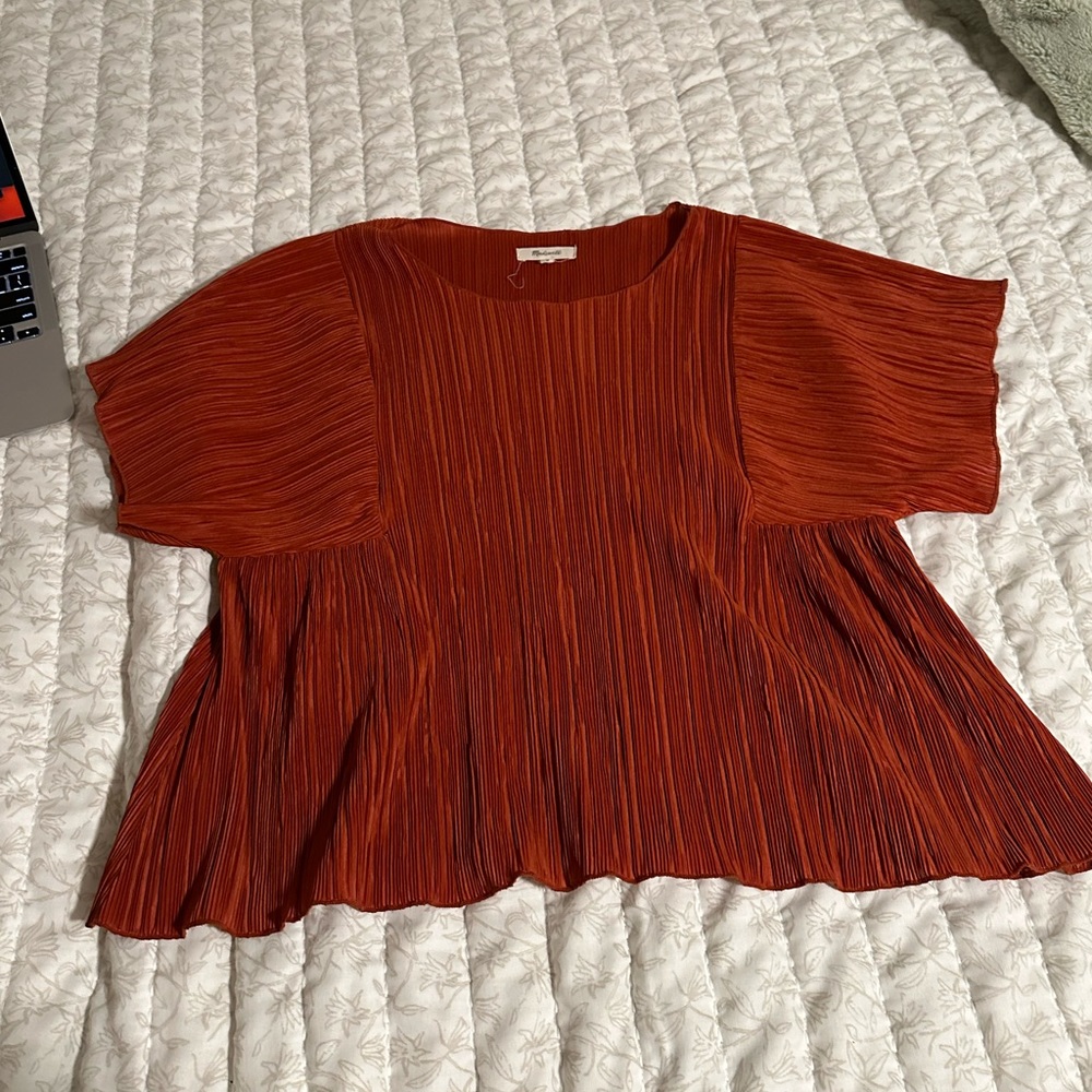 Madewell texture and thread rust pleated blouse